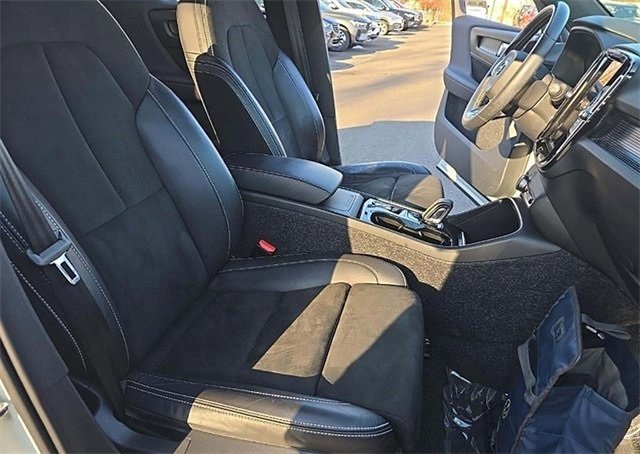 Used 2021 Volvo XC40 T5 R-Design w/ Climate Package image 2