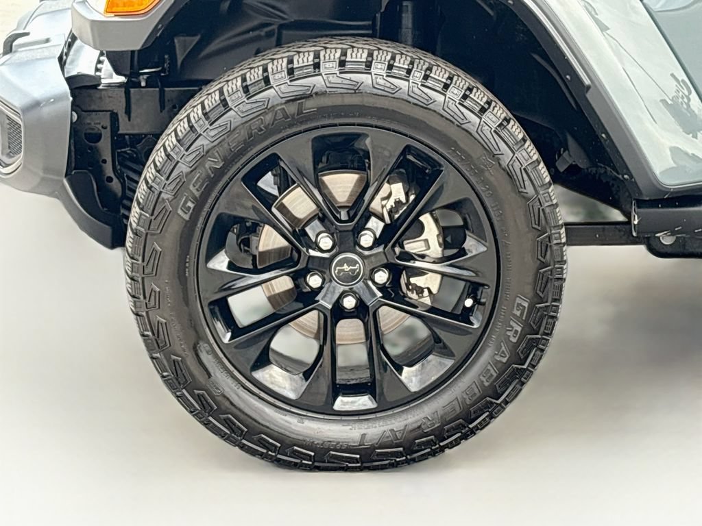 Used 2025 Jeep Gladiator Sport AWD/4WD image 29