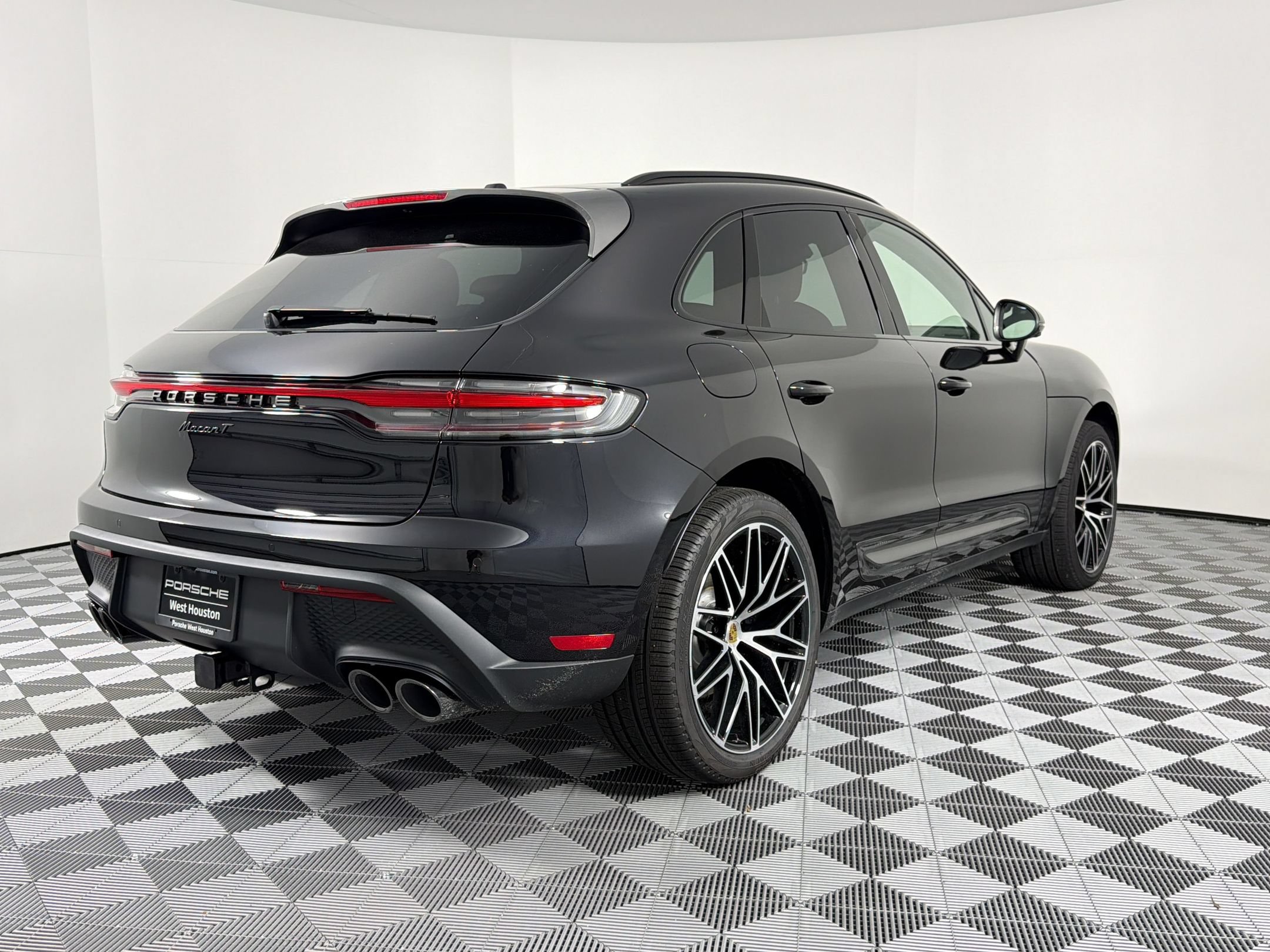 New 2026 Porsche Macan AWD/4WD image 9