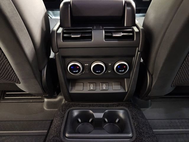 New 2026 Land Rover Defender 130 X-Dynamic SE image 30