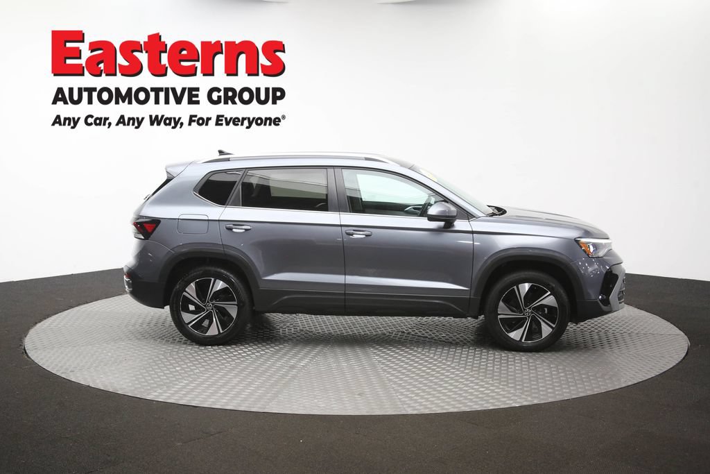 Used 2025 Volkswagen Taos SE AWD/4WD image 44