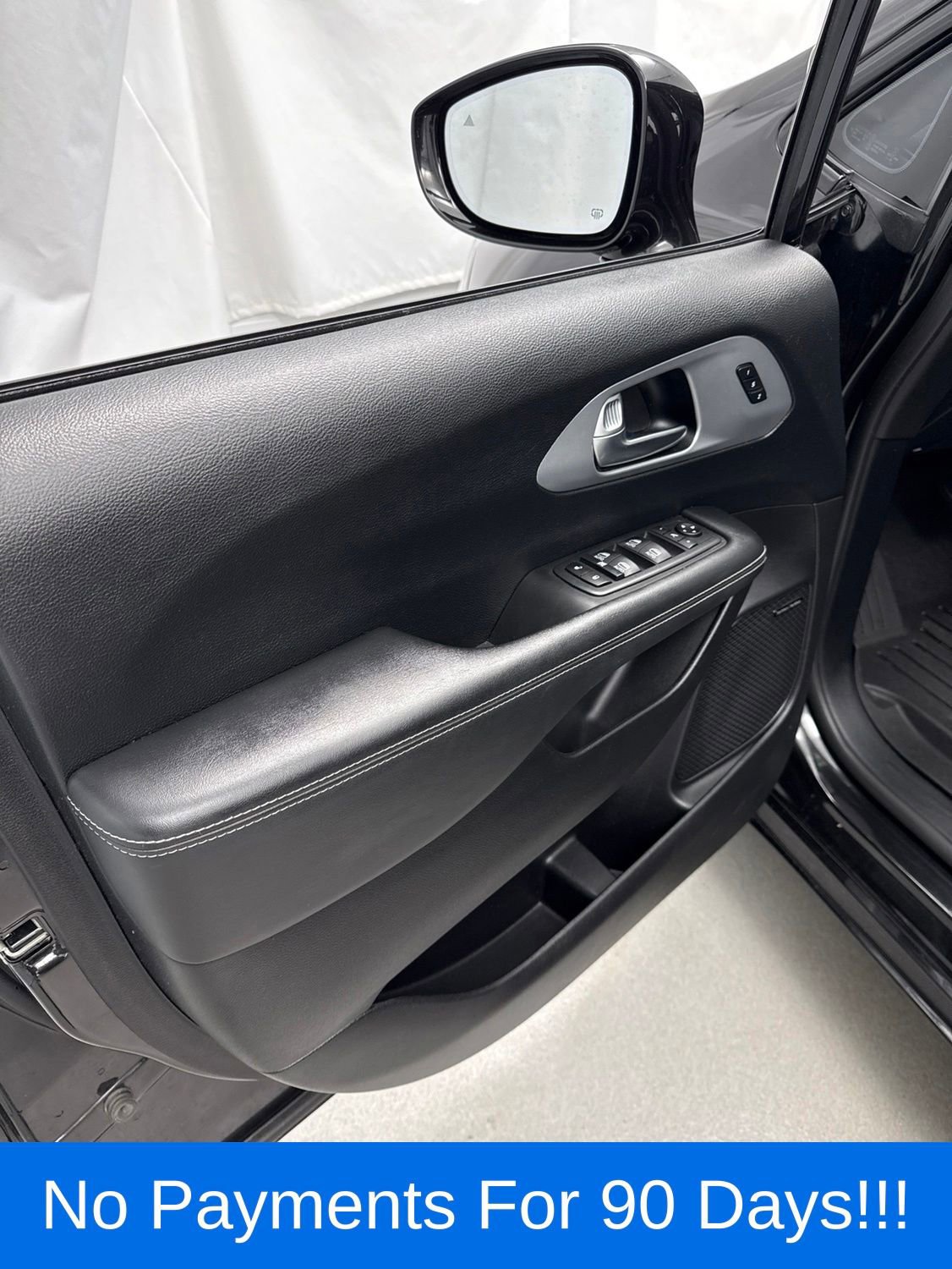 Used 2020 Chrysler Pacifica Limited FWD image 15