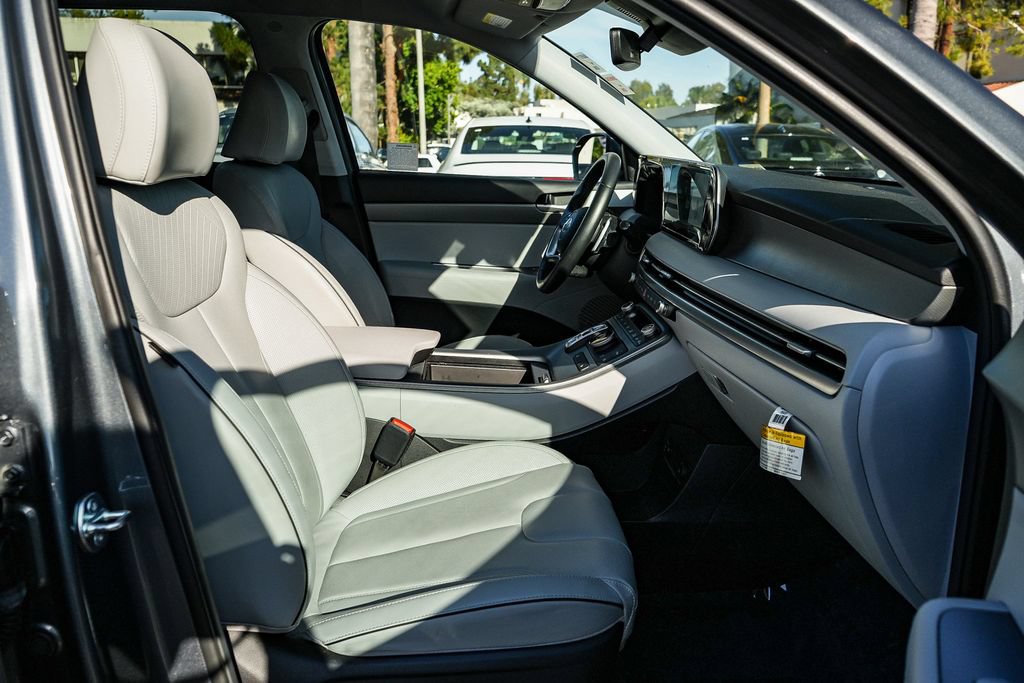 Used 2025 Hyundai Palisade SEL FWD image 15