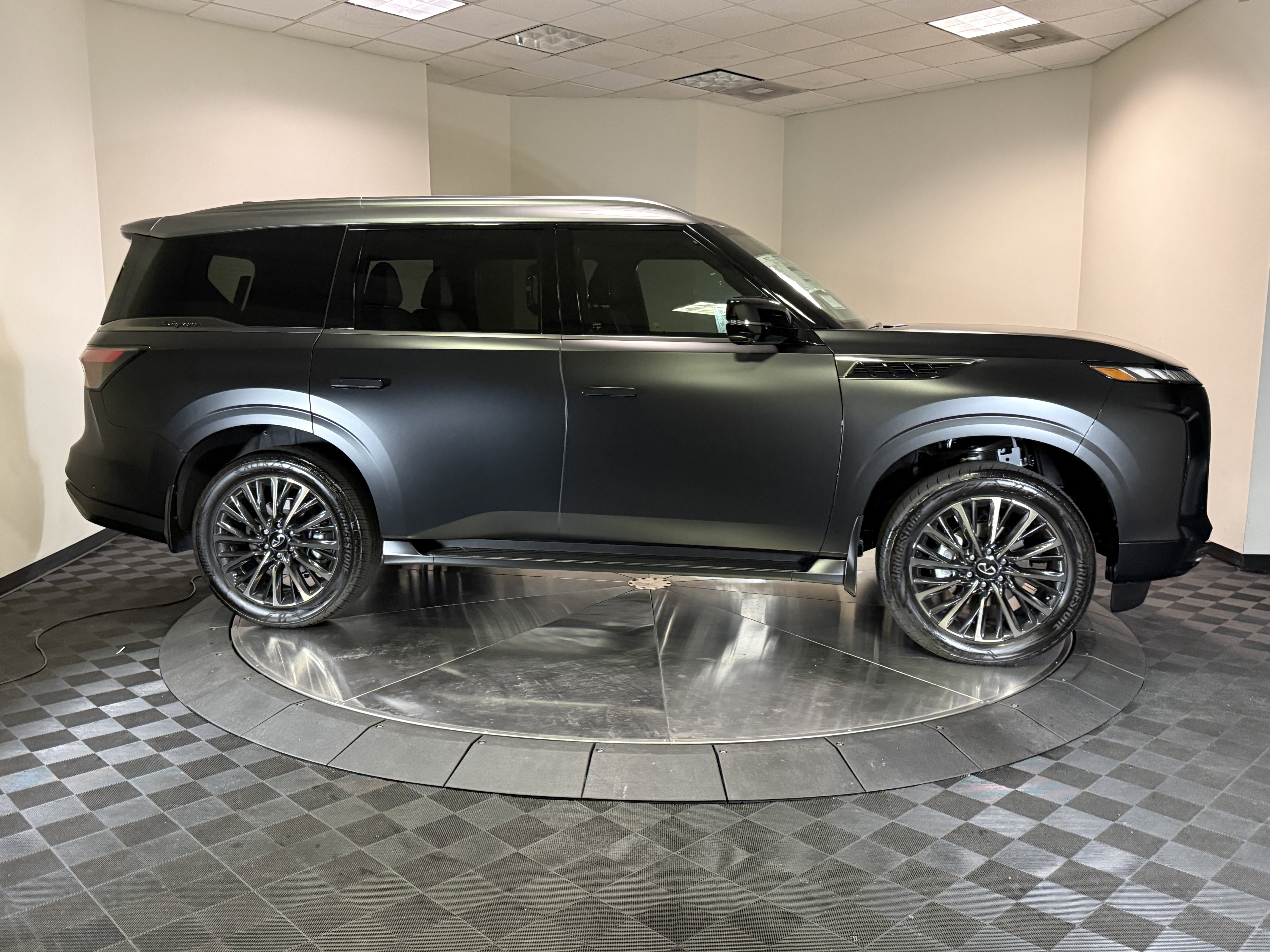 New 2026 INFINITI QX80 Autograph w/ Premium Cargo Package image 8