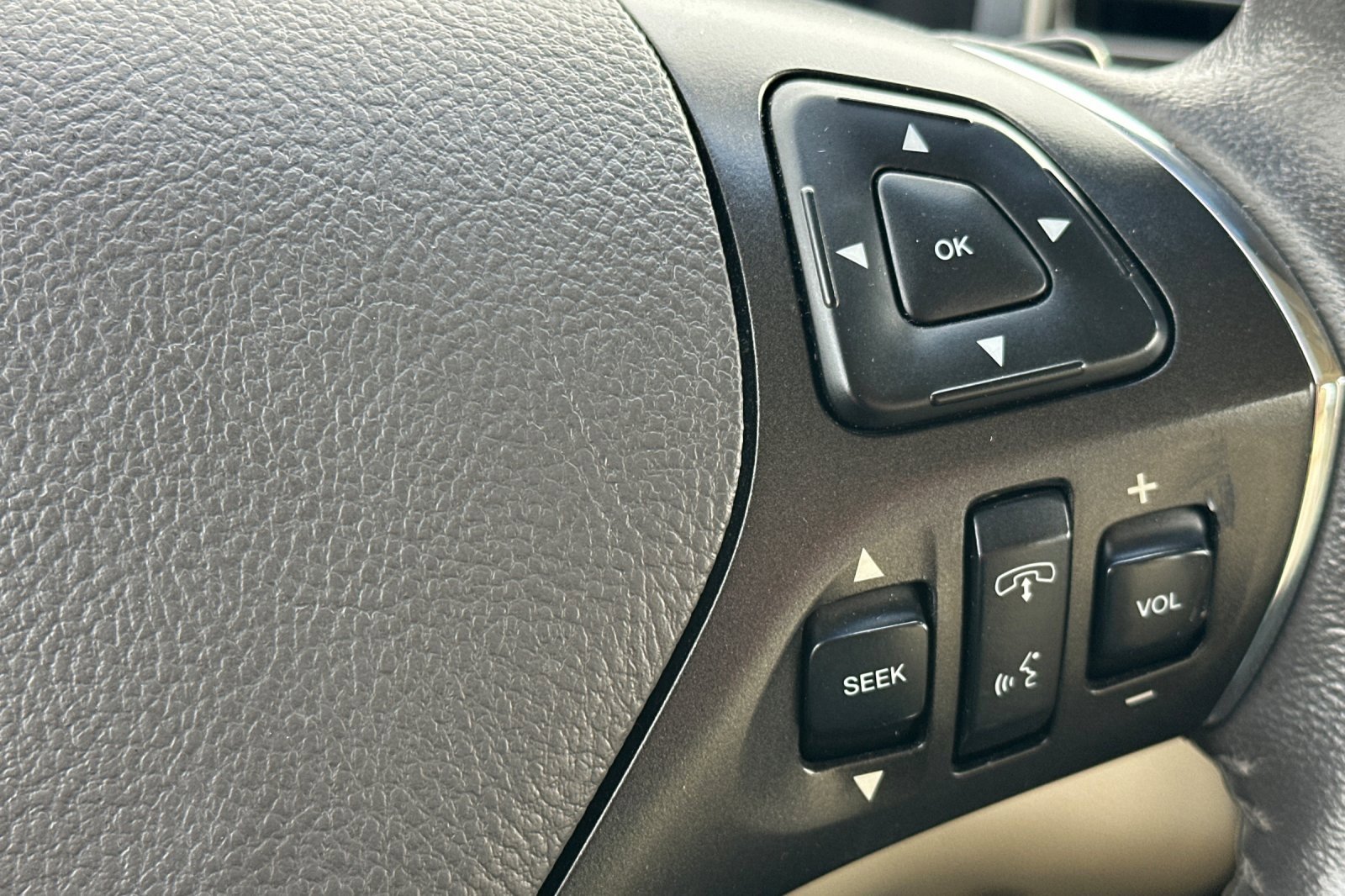 Used 2014 Lincoln MKS w/ Equipment Group 101A image 37