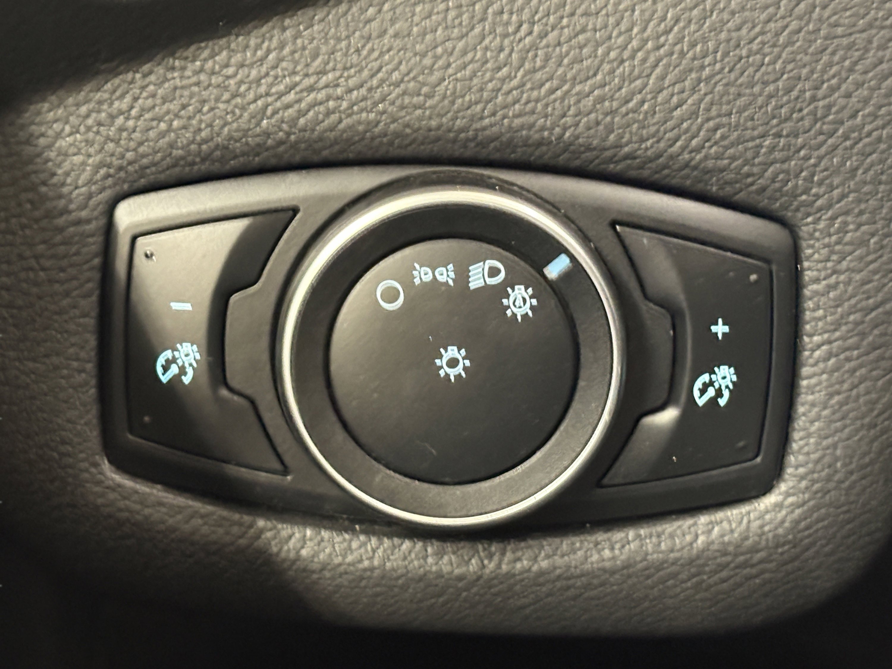 Used 2016 Ford C-MAX SE image 16