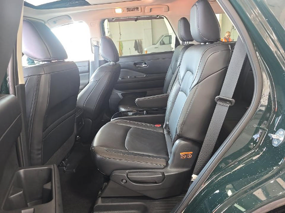 Used 2023 Nissan Pathfinder SL w/ SL Premium Package AWD/4WD image 12