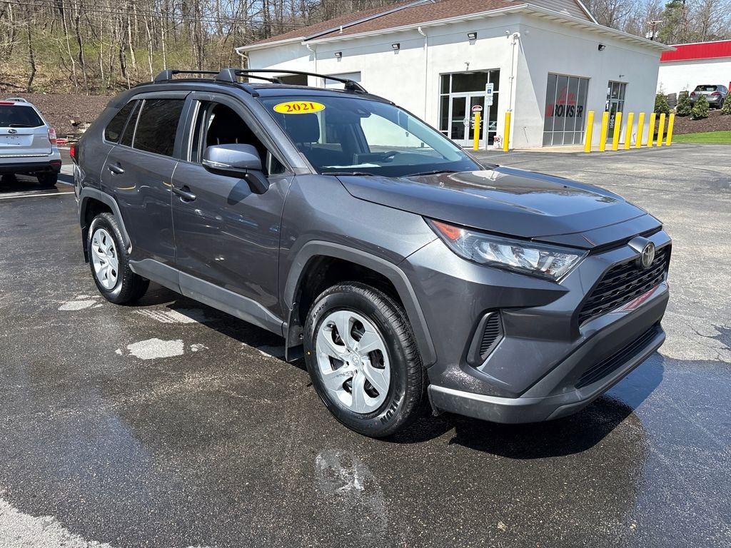 Used 2021 Toyota RAV4 LE AWD/4WD image 7