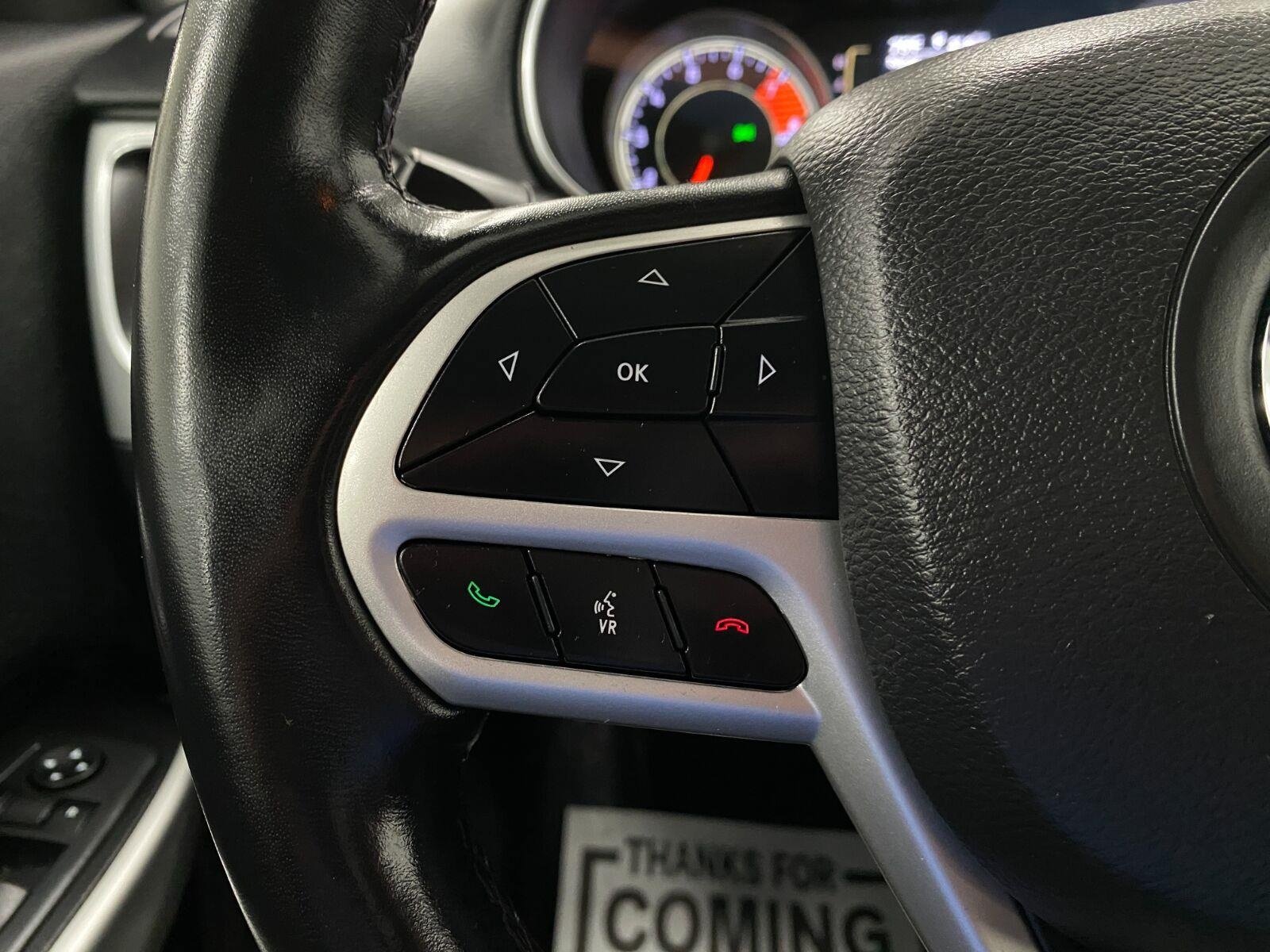 Used 2020 Jeep Cherokee Latitude AWD/4WD image 16