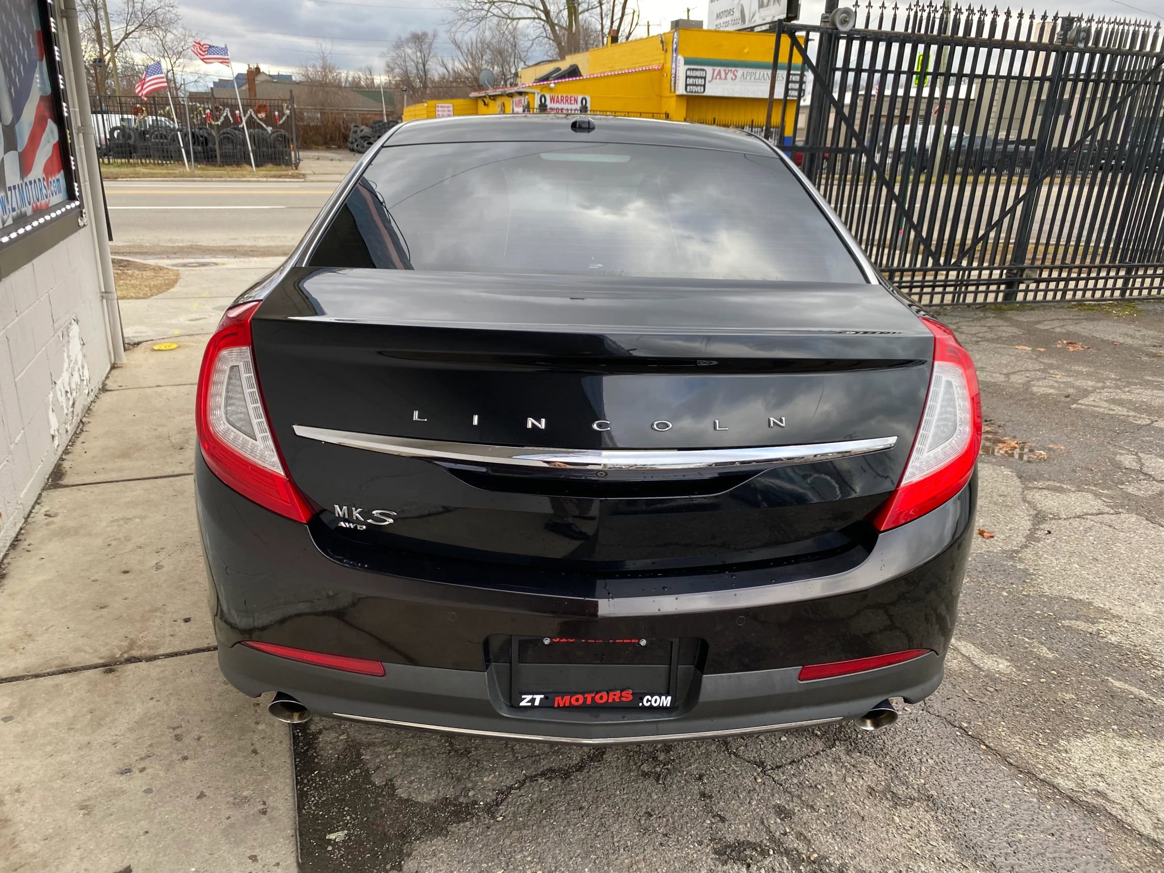 Used 2015 Lincoln MKS AWD w/ Equipment Group 101A image 7