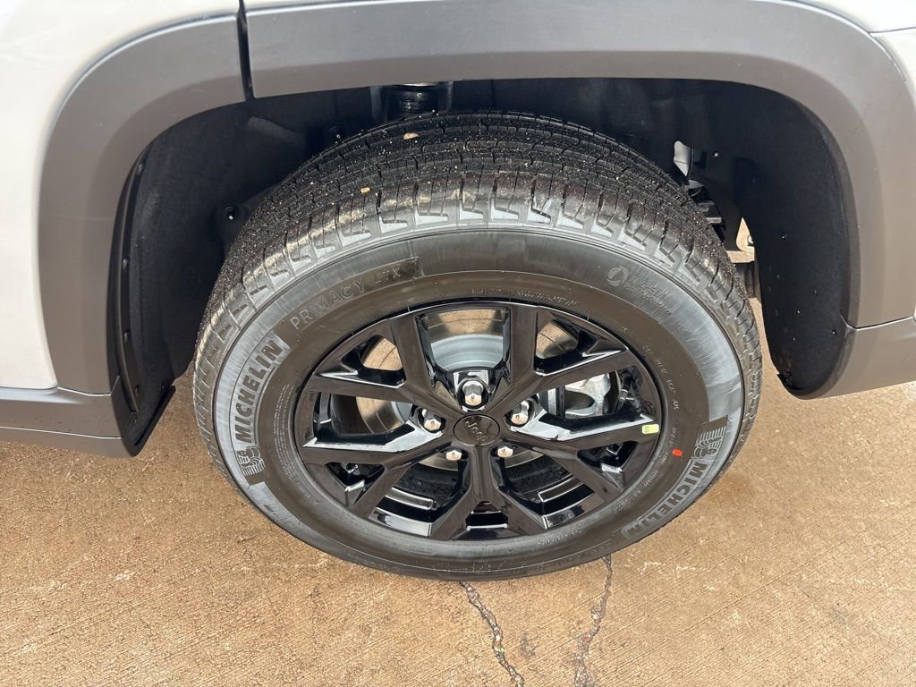 New 2025 Jeep Grand Cherokee L Altitude image 10