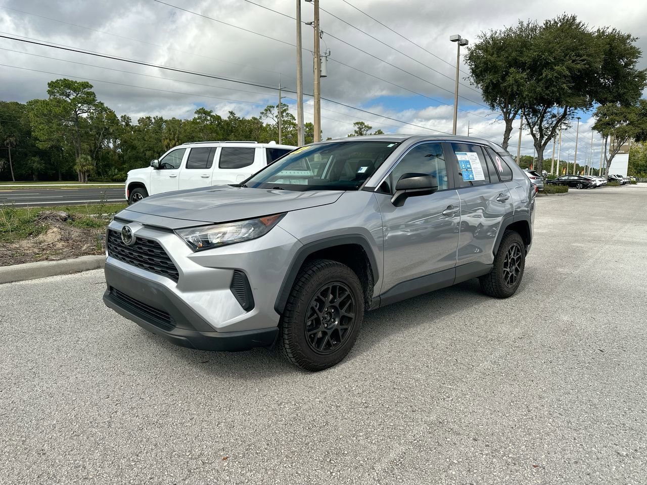 Used 2022 Toyota RAV4 LE image 1