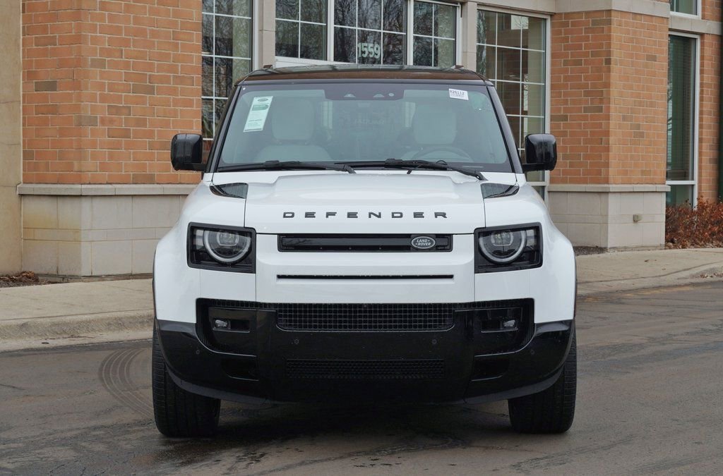 New 2026 Land Rover Defender 130 X-Dynamic SE image 4