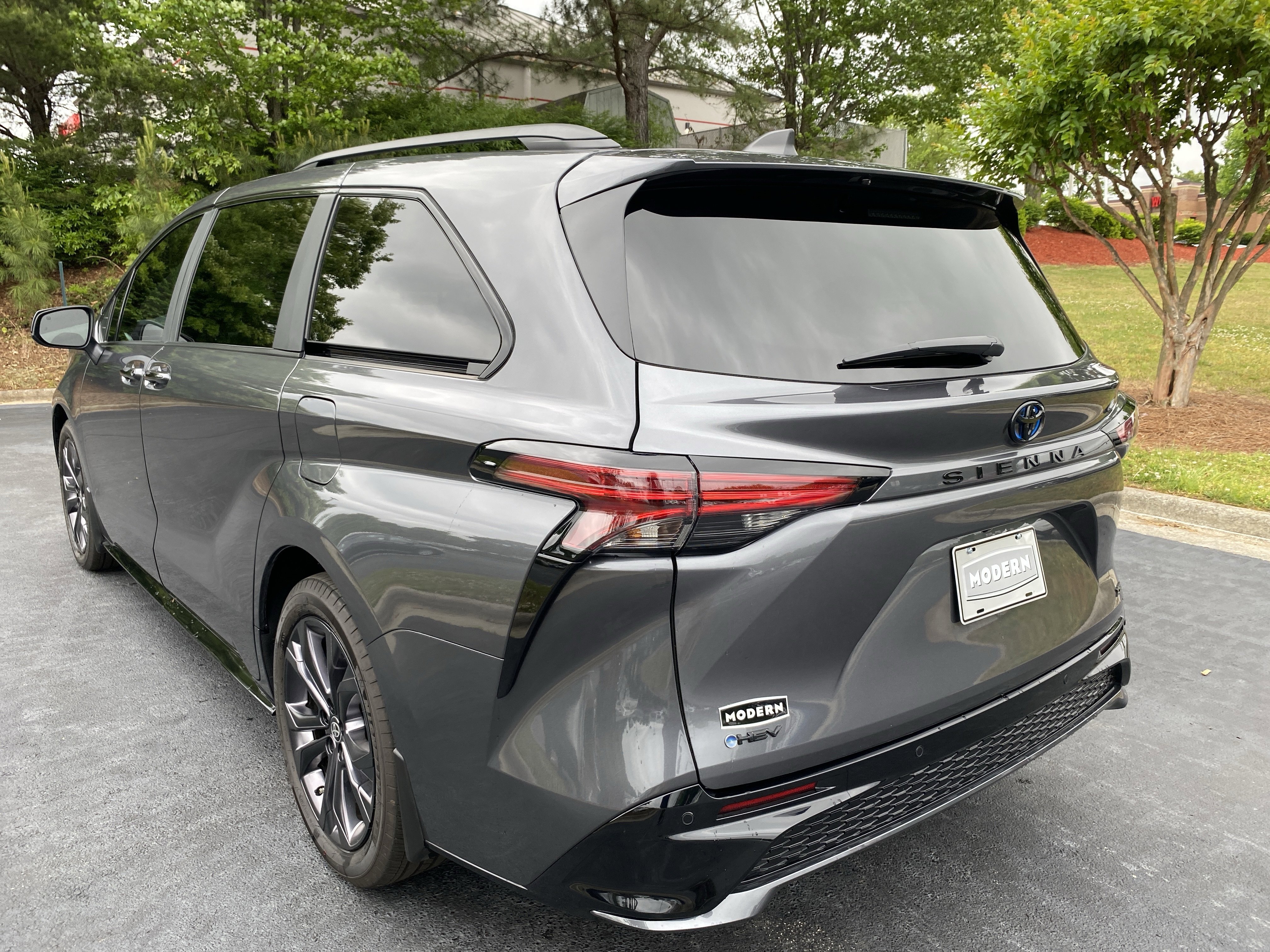 Certified 2025 Toyota Sienna XSE w/ XSE Plus Package FWD image 6