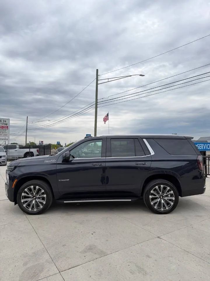 Used 2025 Chevrolet Tahoe High Country AWD/4WD image 3