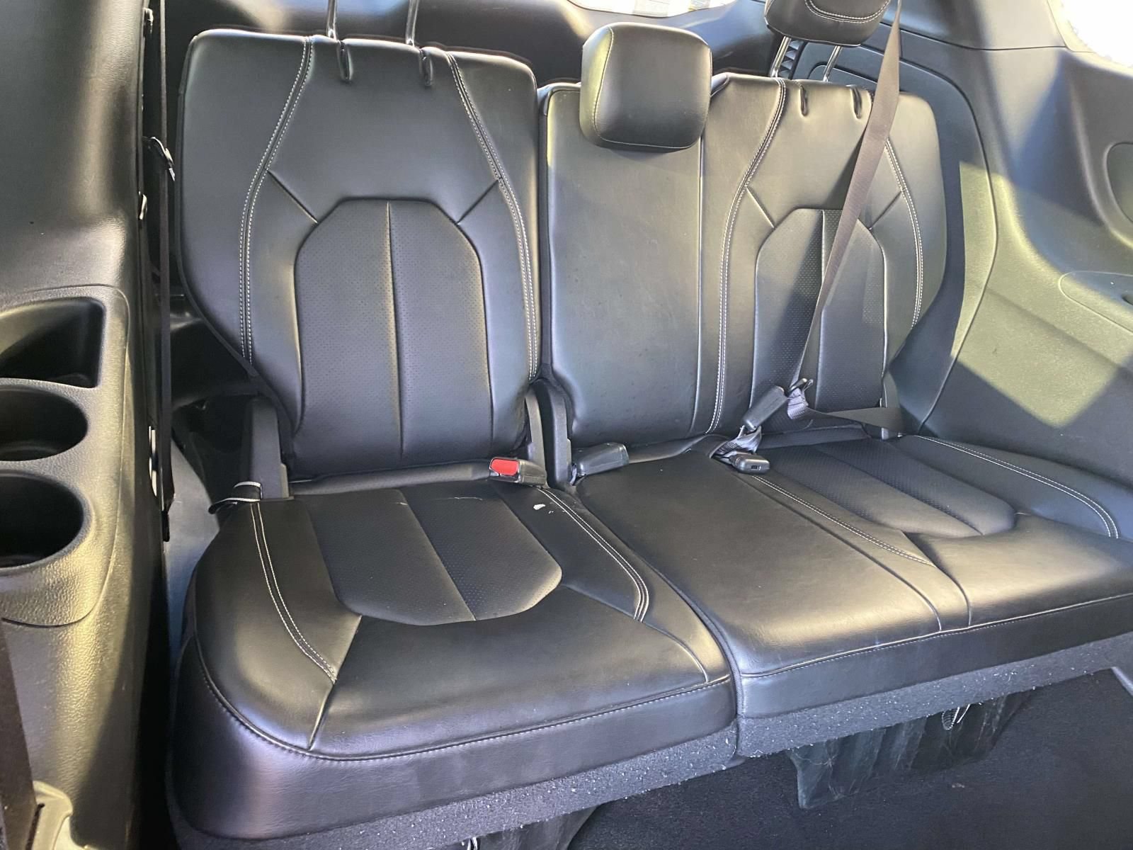 Used 2024 Chrysler Pacifica Limited FWD image 15