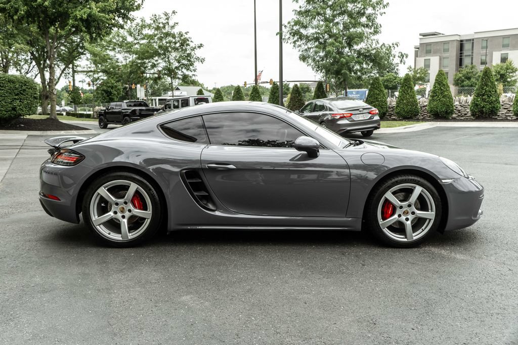 Used 2018 Porsche 718 Cayman RWD image 3