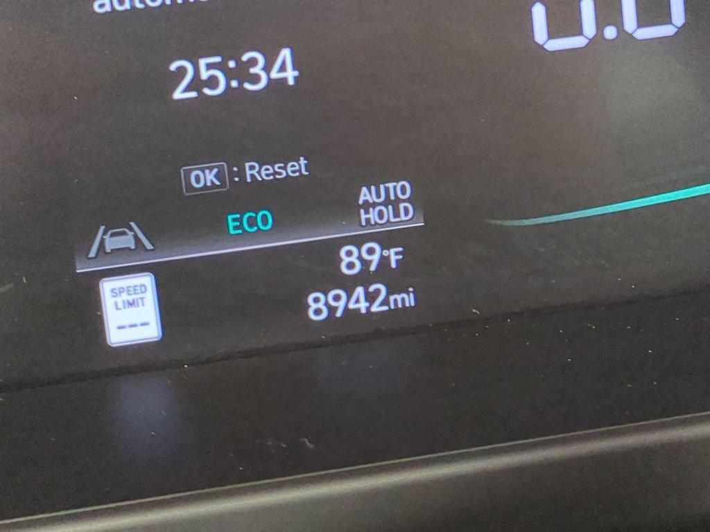 Used 2025 Hyundai Elantra Hybrid FWD image 33