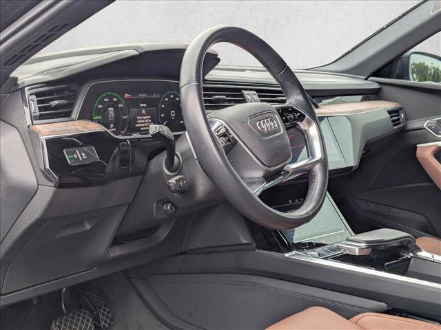 Used 2019 Audi e-tron Prestige w/ Prestige Package video 2