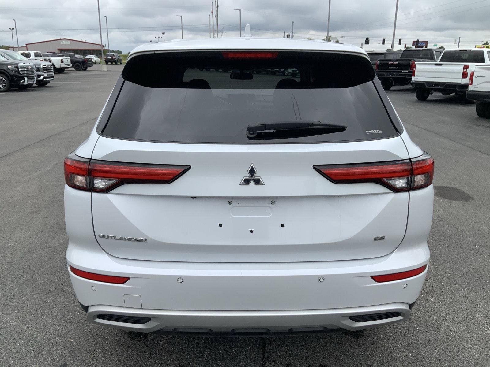 Used 2024 Mitsubishi Outlander SE AWD/4WD image 10