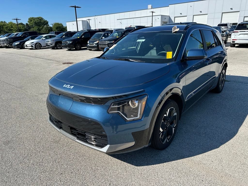 Used 2024 Kia Niro Wind w/ Wind Preserve Package FWD image 2