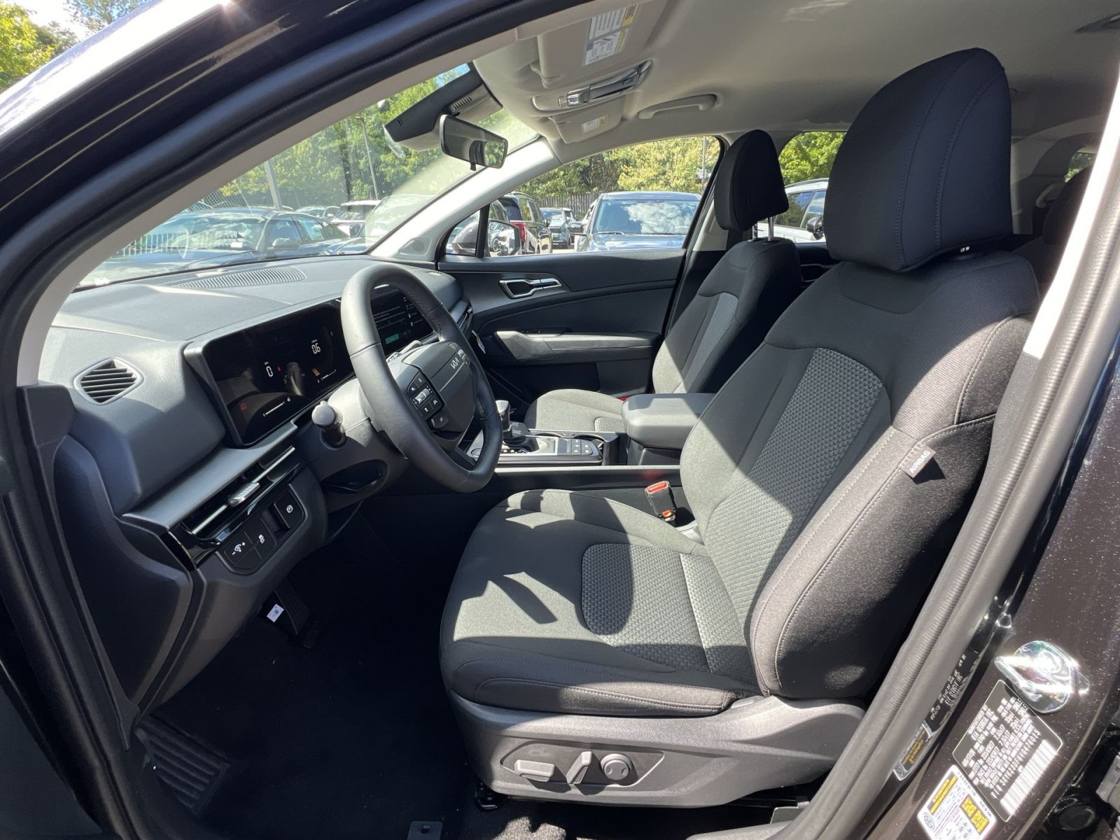 New 2027 Kia Sportage LX w/ LX Convenience Package FWD image 18
