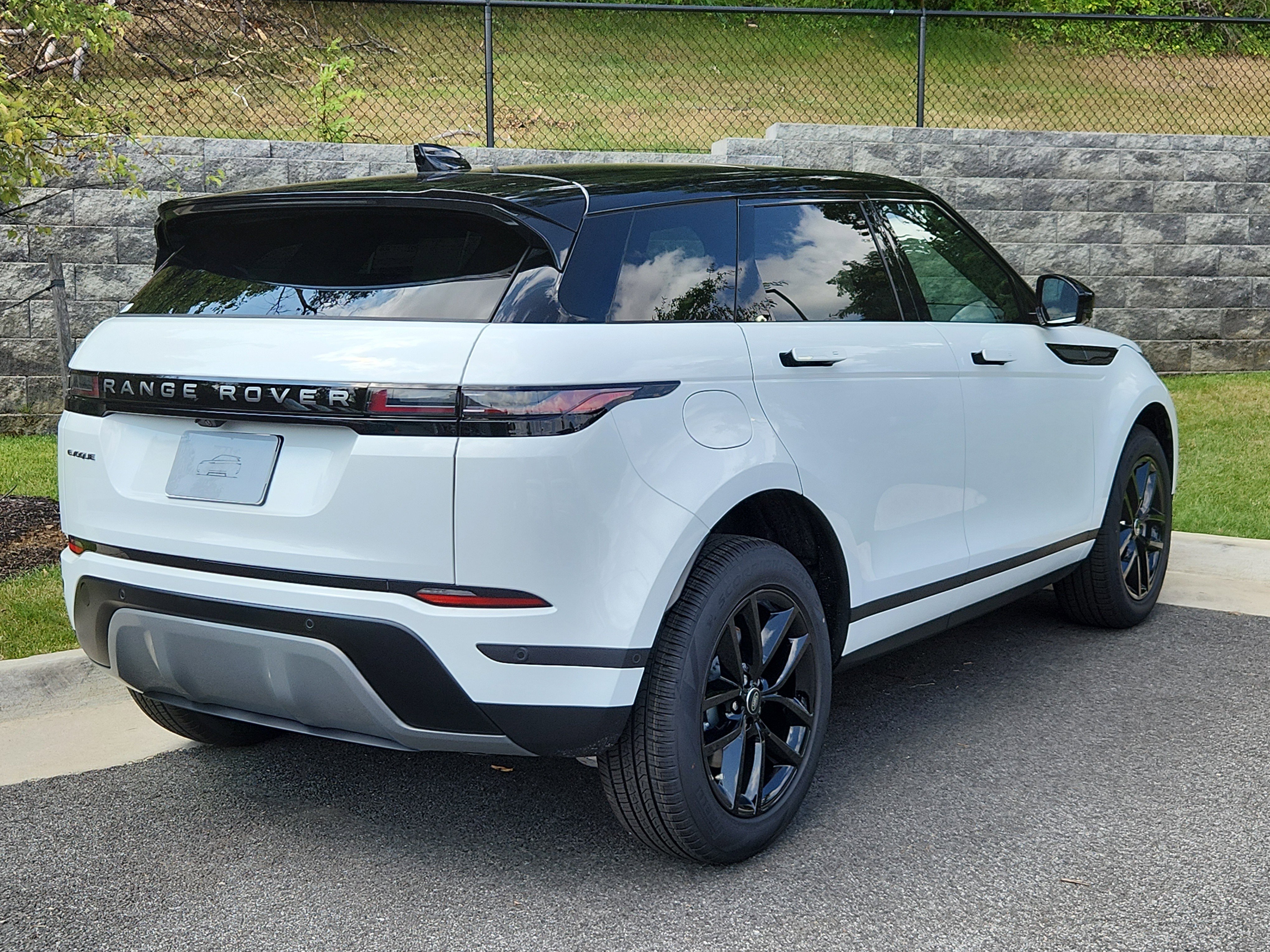 Used 2026 Land Rover Range Rover Evoque S image 2