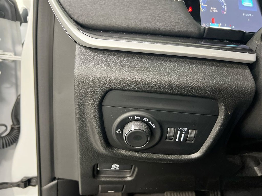 Used 2023 Jeep Grand Cherokee Altitude image 17