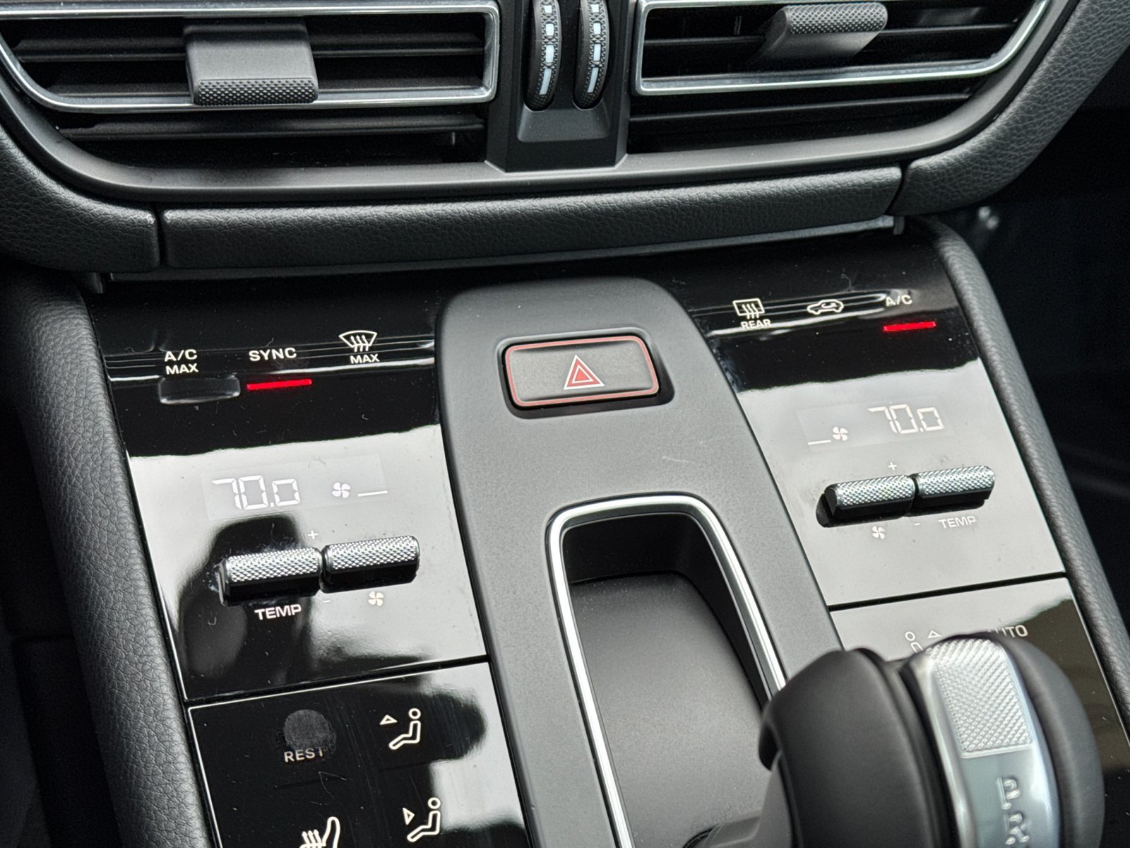 Certified 2026 Porsche Macan AWD/4WD image 24