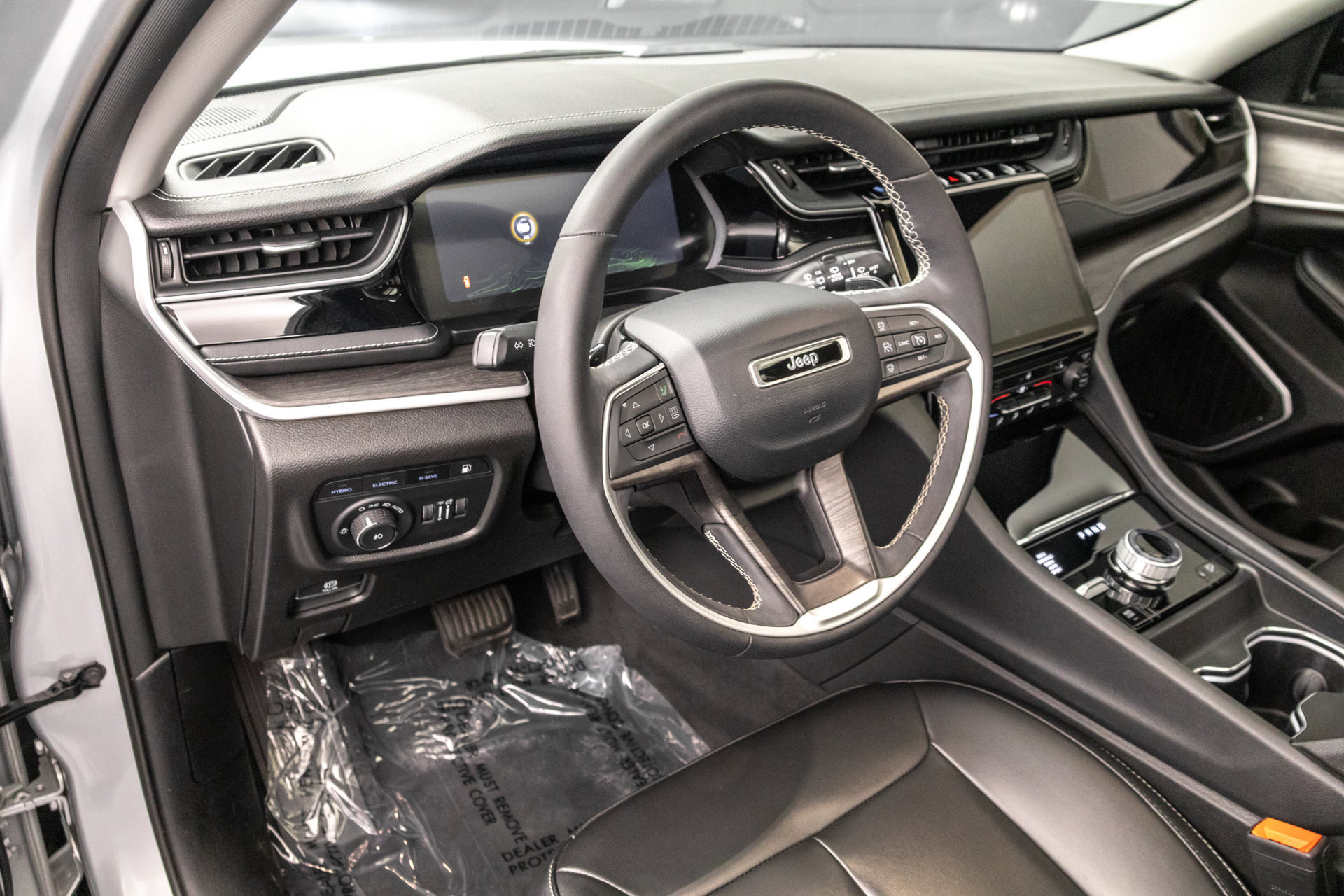 Used 2023 Jeep Grand Cherokee 4WD 4xe image 4