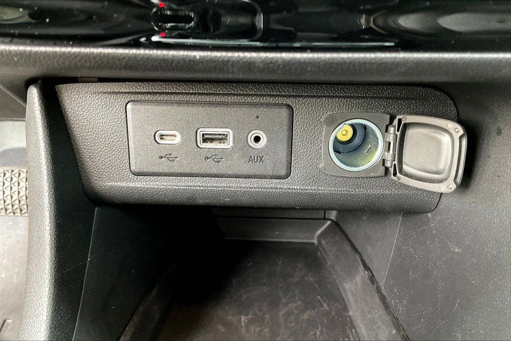 Used 2022 Buick Encore GX Select w/ Sport Touring Package FWD image 14