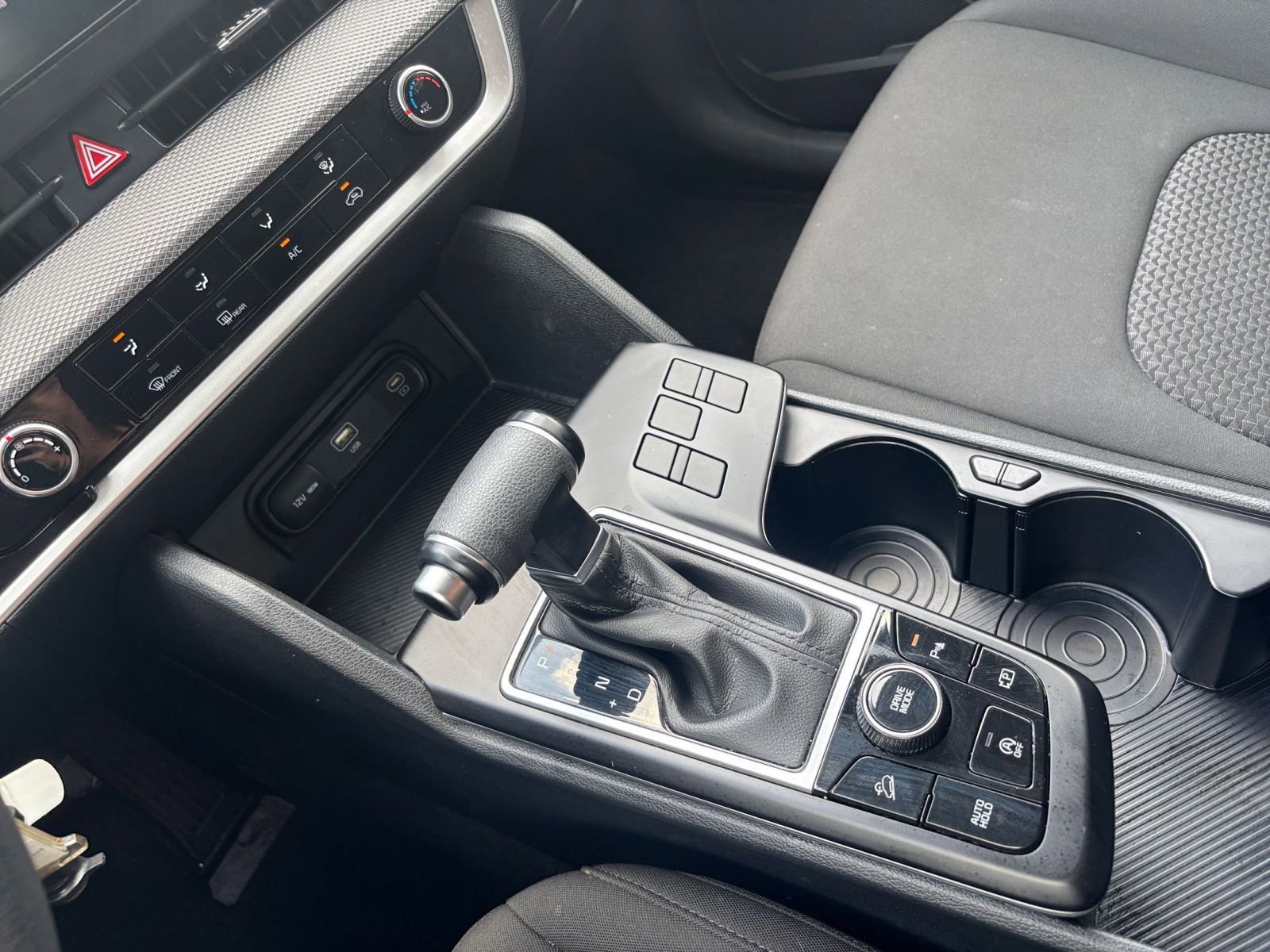 Used 2025 Kia Sportage LX image 40