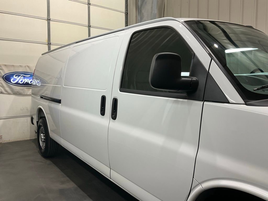 Used 2025 Chevrolet Express 2500 Extended w/ Driver Convenience Package RWD image 4