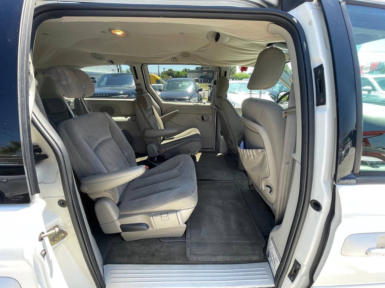 Used 2005 Chrysler Town & Country LX w/ Popular Equipment Group II FWD image 14