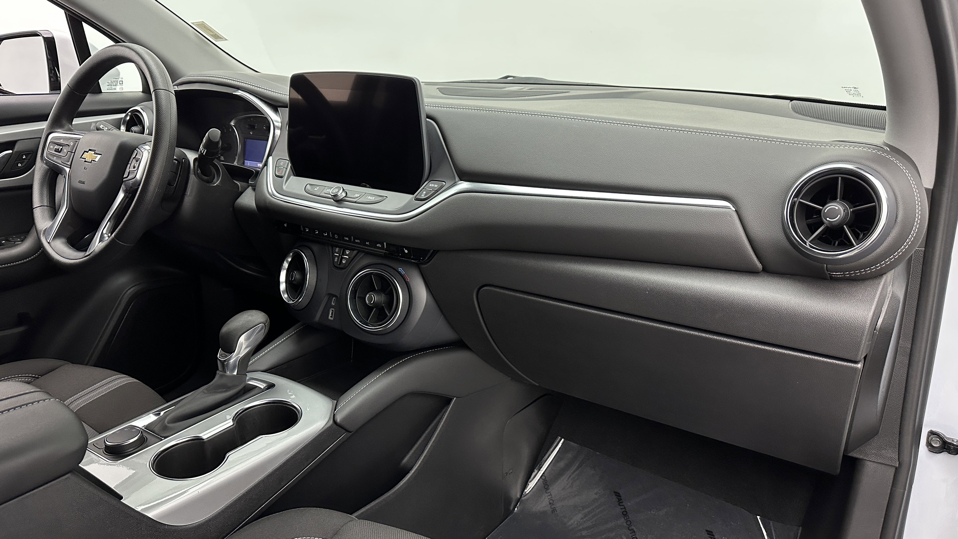 Used 2025 Chevrolet Blazer LT image 33