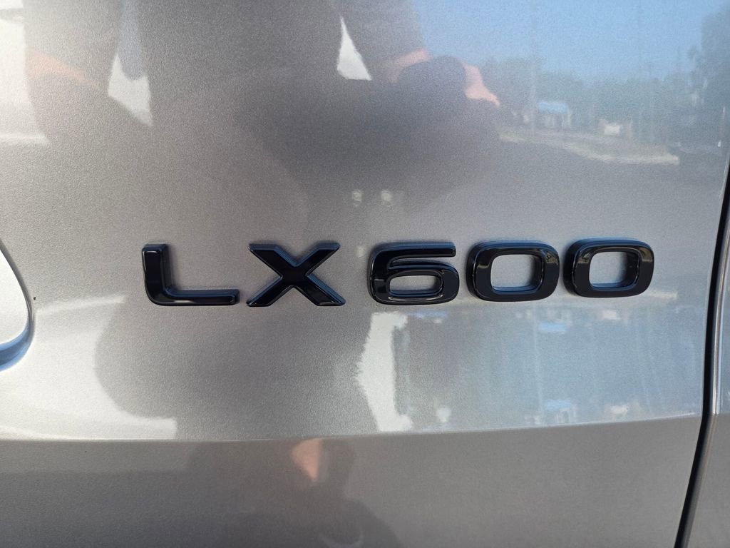 Used 2026 Lexus LX 600 4WD w/ Luxury Package image 14