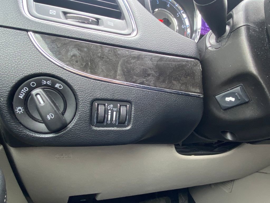 Used 2012 Chrysler Town & Country Touring-L w/ Driver Convenience Group FWD image 27