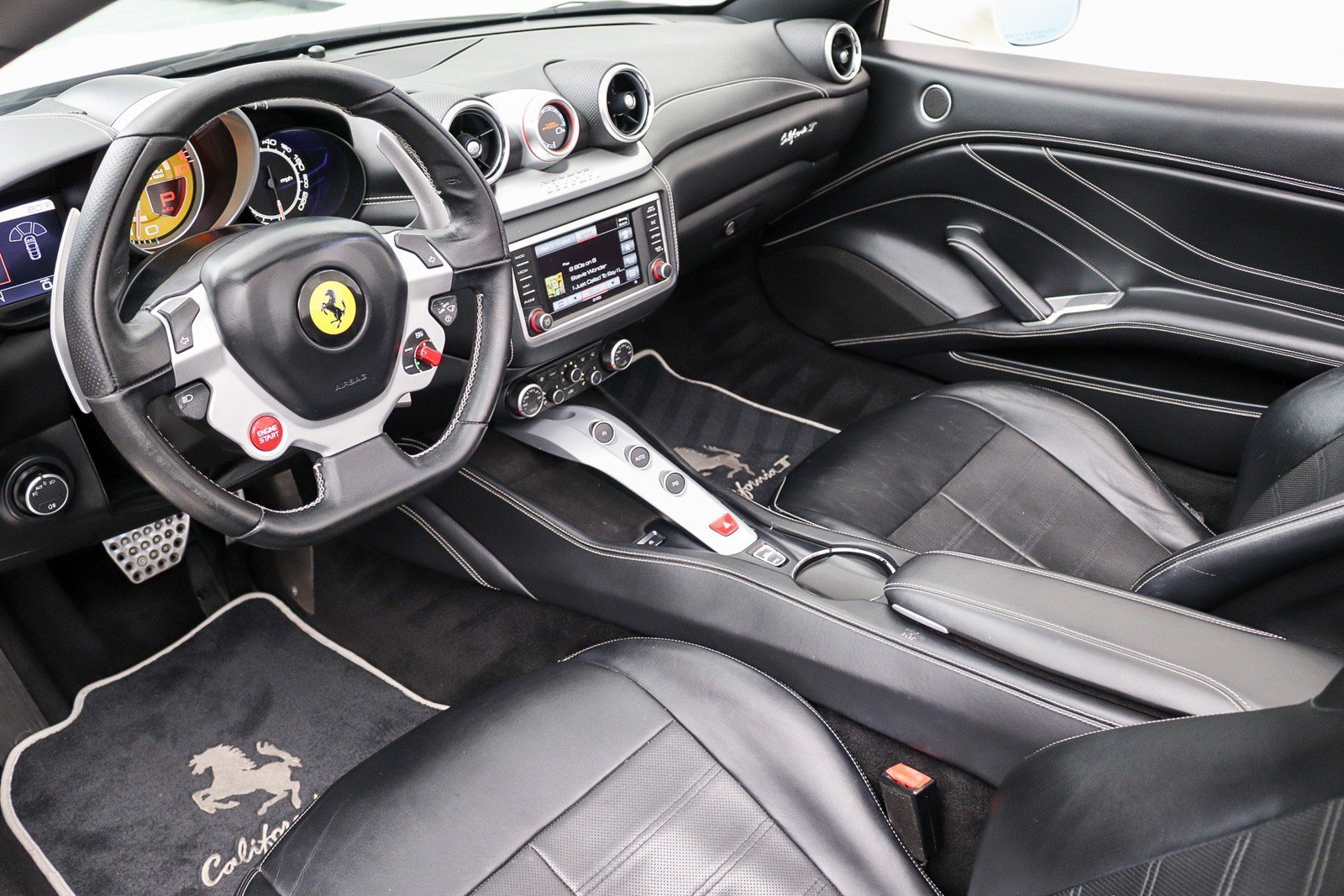 Used 2017 Ferrari California T RWD image 29