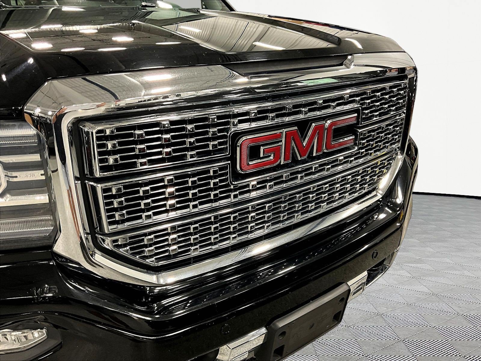 Used 2018 GMC Sierra 1500 Denali AWD/4WD image 34