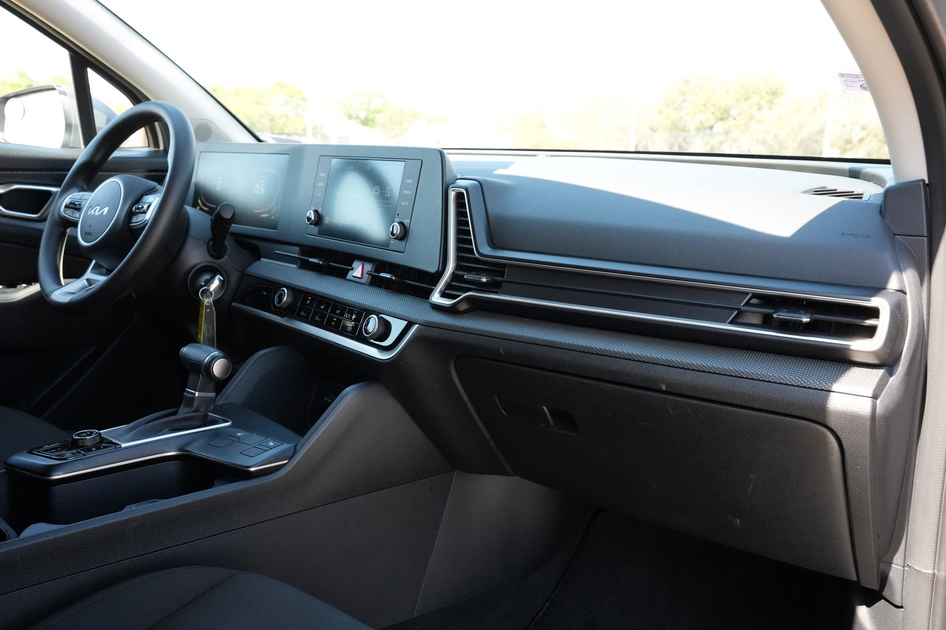 Used 2025 Kia Sportage LX image 24