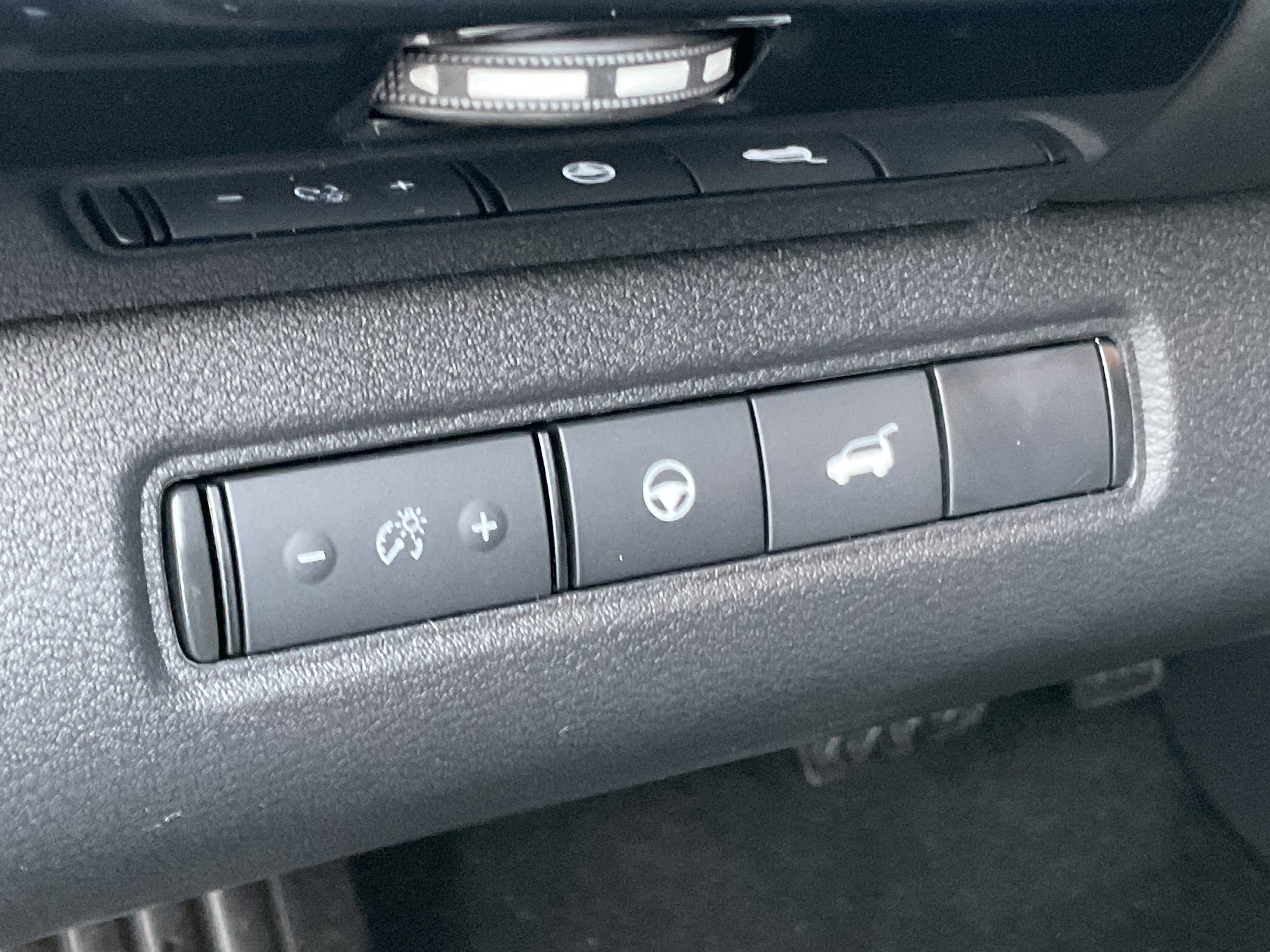 Used 2025 Nissan Pathfinder SV w/ Black Appearance Package image 28