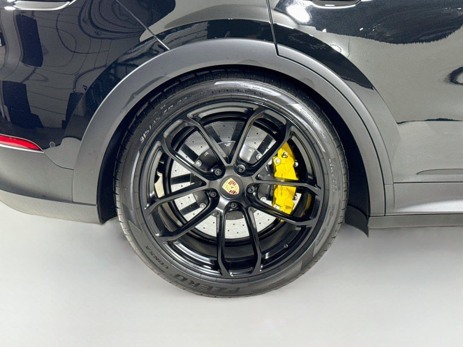 Used 2025 Porsche Cayenne Turbo GT AWD/4WD image 40