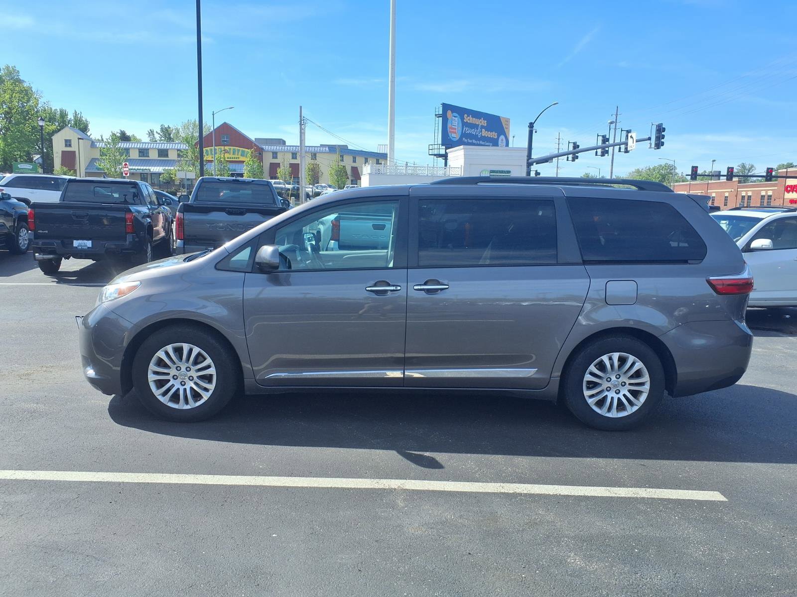Used 2017 Toyota Sienna XLE Premium FWD image 30