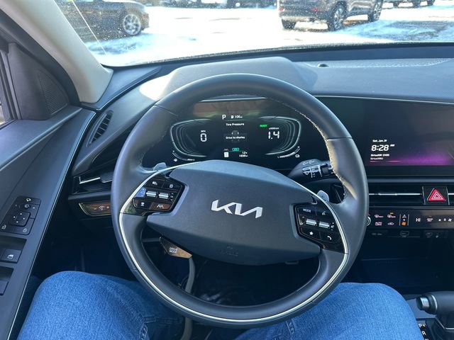 Used 2024 Kia Niro EX Touring image 29