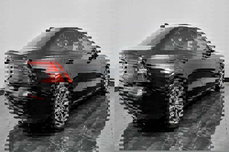 Used 2021 Volvo S60 T6 Momentum w/ Premium Package image 10