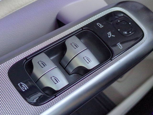Used 2026 Mercedes-Benz GLC 300 image 25