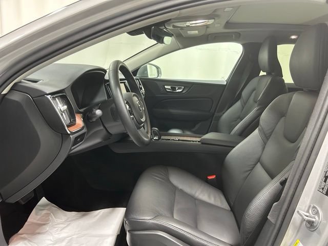 Used 2025 Volvo V60 B5 Cross Country Plus AWD/4WD image 8