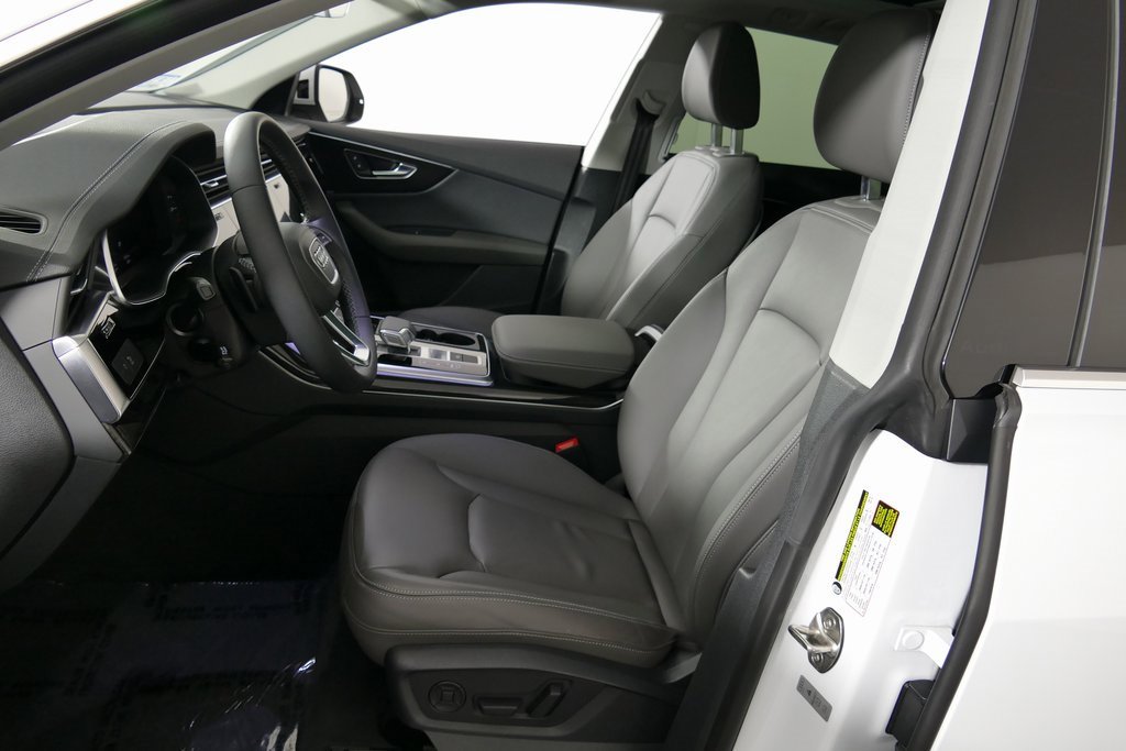 Used 2024 Audi Q8 Premium image 13