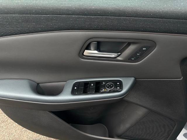 New 2026 Nissan Leaf Platinum+ w/ Cargo Package (Platinum+) image 19