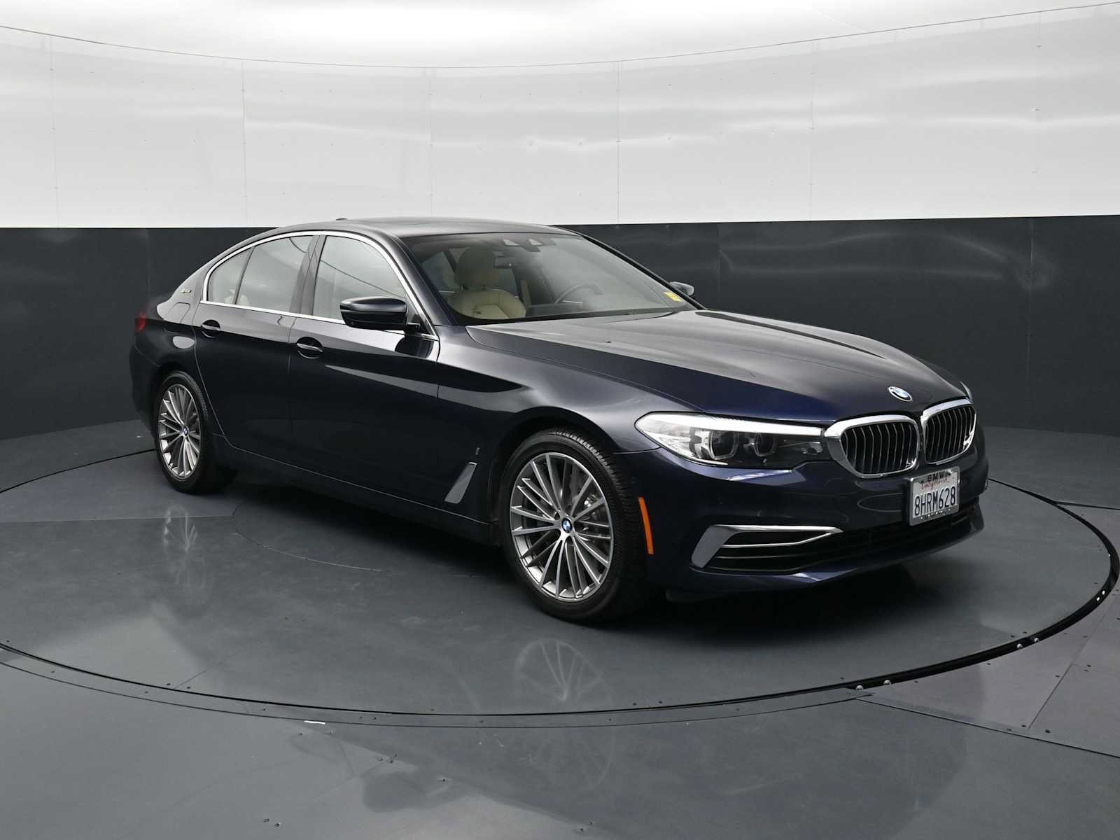 Used 2019 BMW 530e w/ Luxury Package RWD image 3